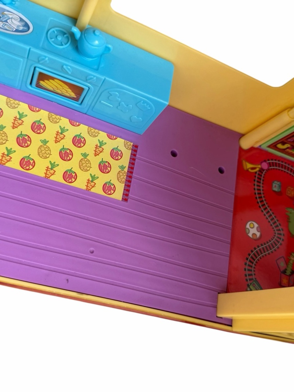 Peppa Pig Yellow & Red Camper Van Playset with Family Figures - Picture 4 of 8